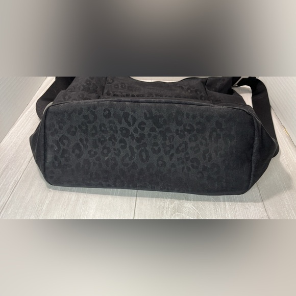 Baggallini Black Shoulder Bag. - Picture 9 of 9